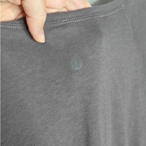 Lululemon Gray Long Sleeve Basic Athletic Tee Women's 10 - Picture 3 of 4